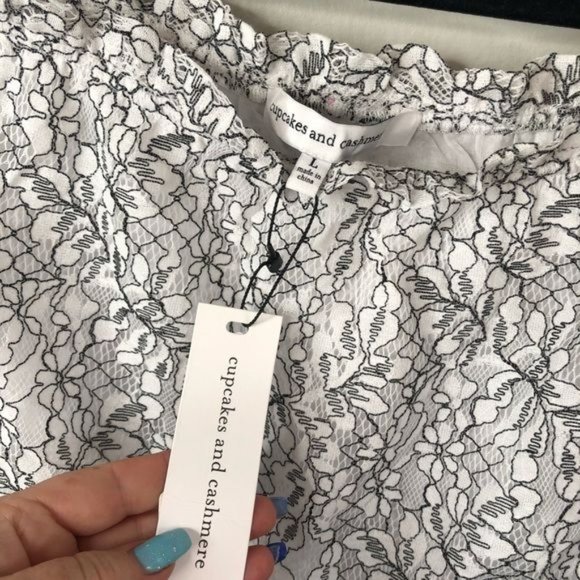 Cupcakes And Cashmere Nichols White & Black Lace Off Shoulder Top Womens L NEW - Picture 4 of 4